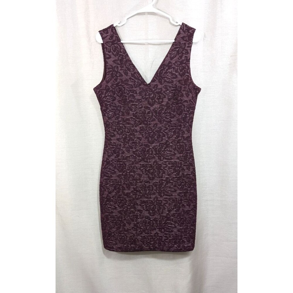 Women's Holiday Sheath Dress Size 10 Sleeveless V Neck Textured Floral Festive